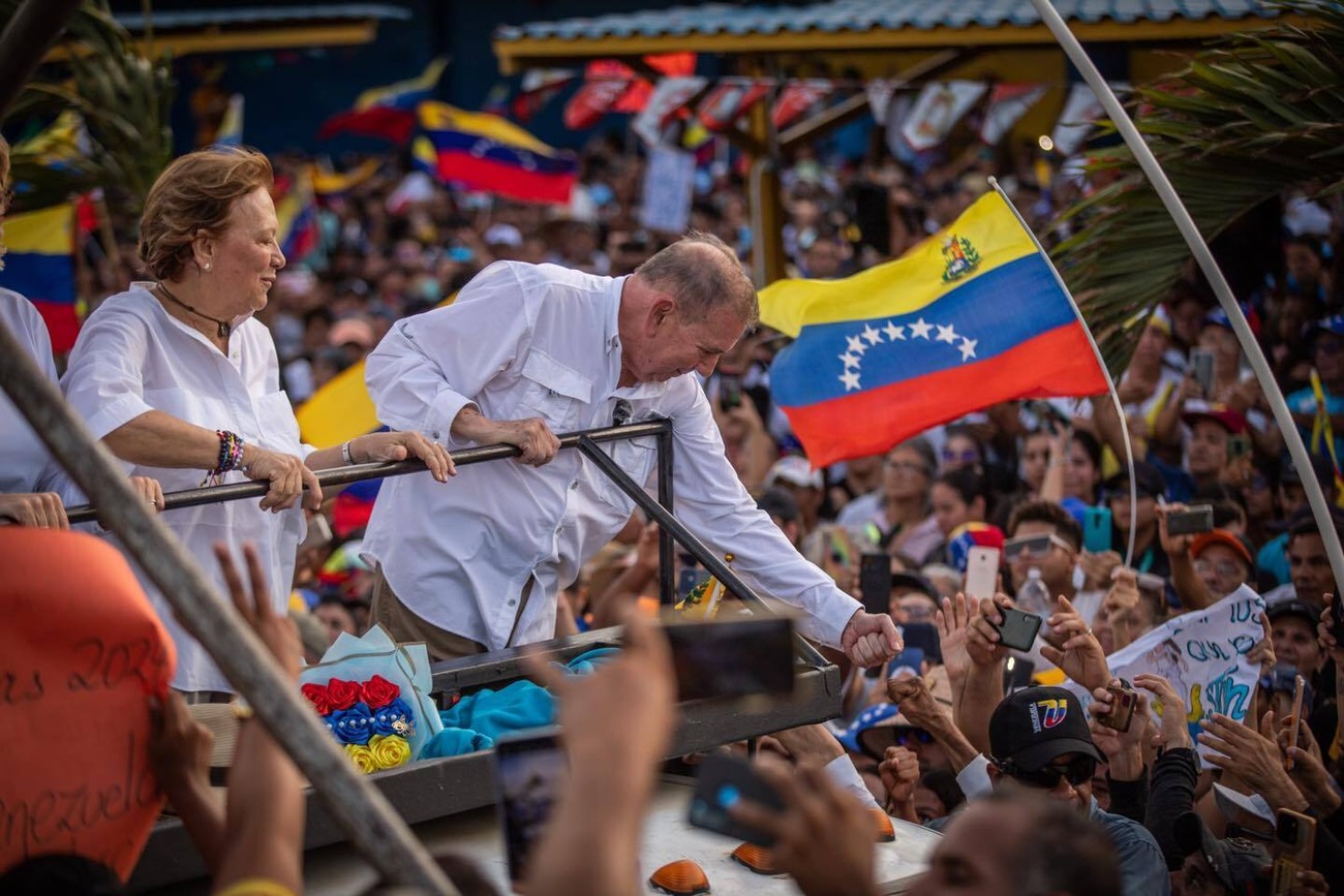 Edmundo Gonzalez at rally