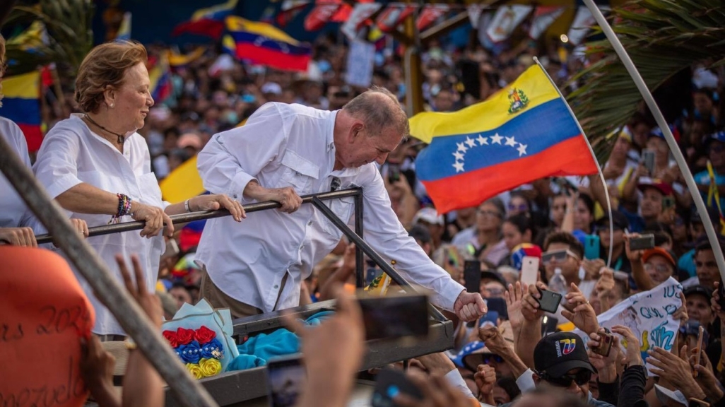 Edmundo Gonzalez at rally