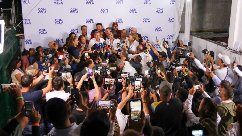 Edmundo Gonzalez surrounded by supporters